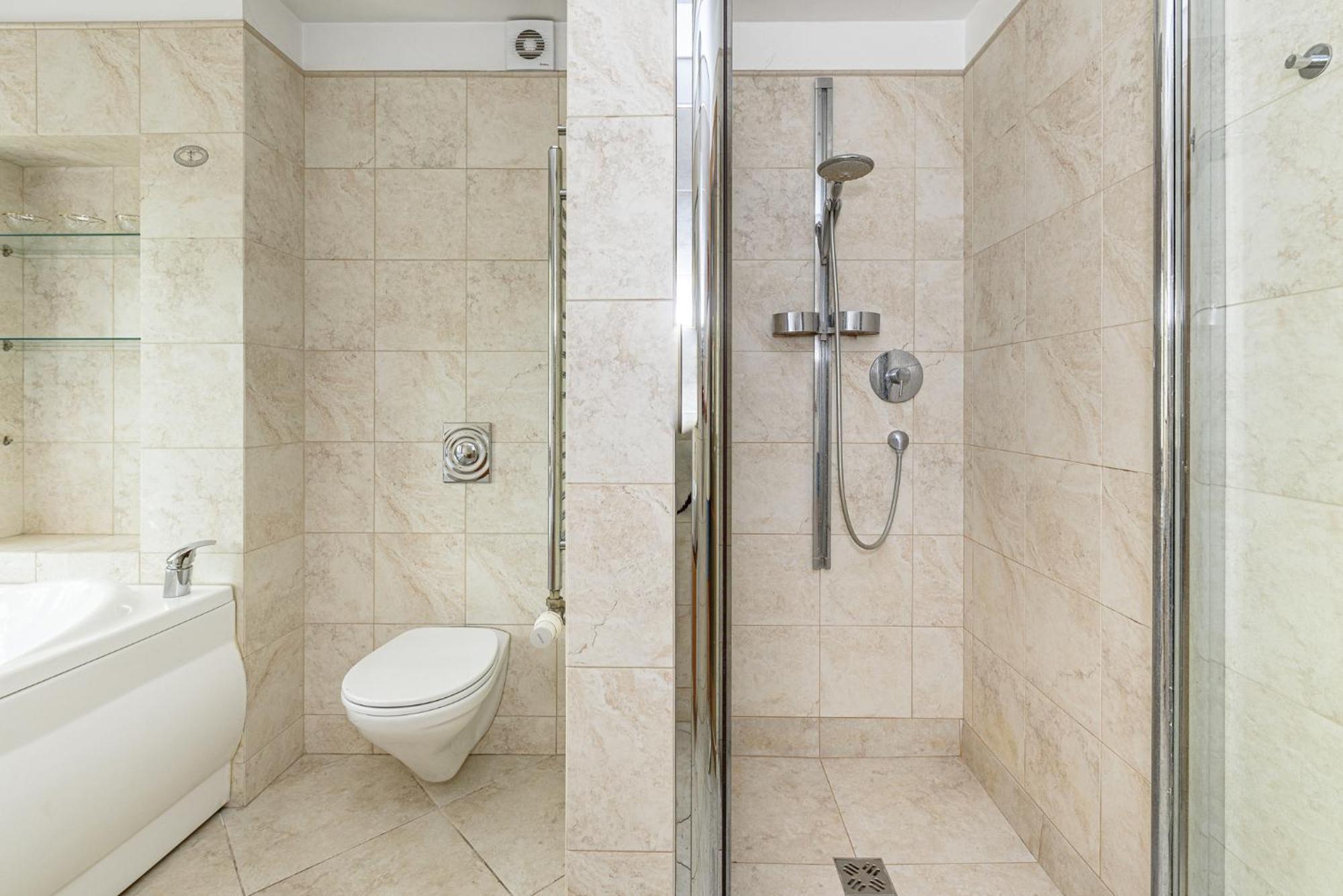 Jacuzzi Apartments X Free Parking X Self Check-In 24X7 By H&H Vilnius Luaran gambar