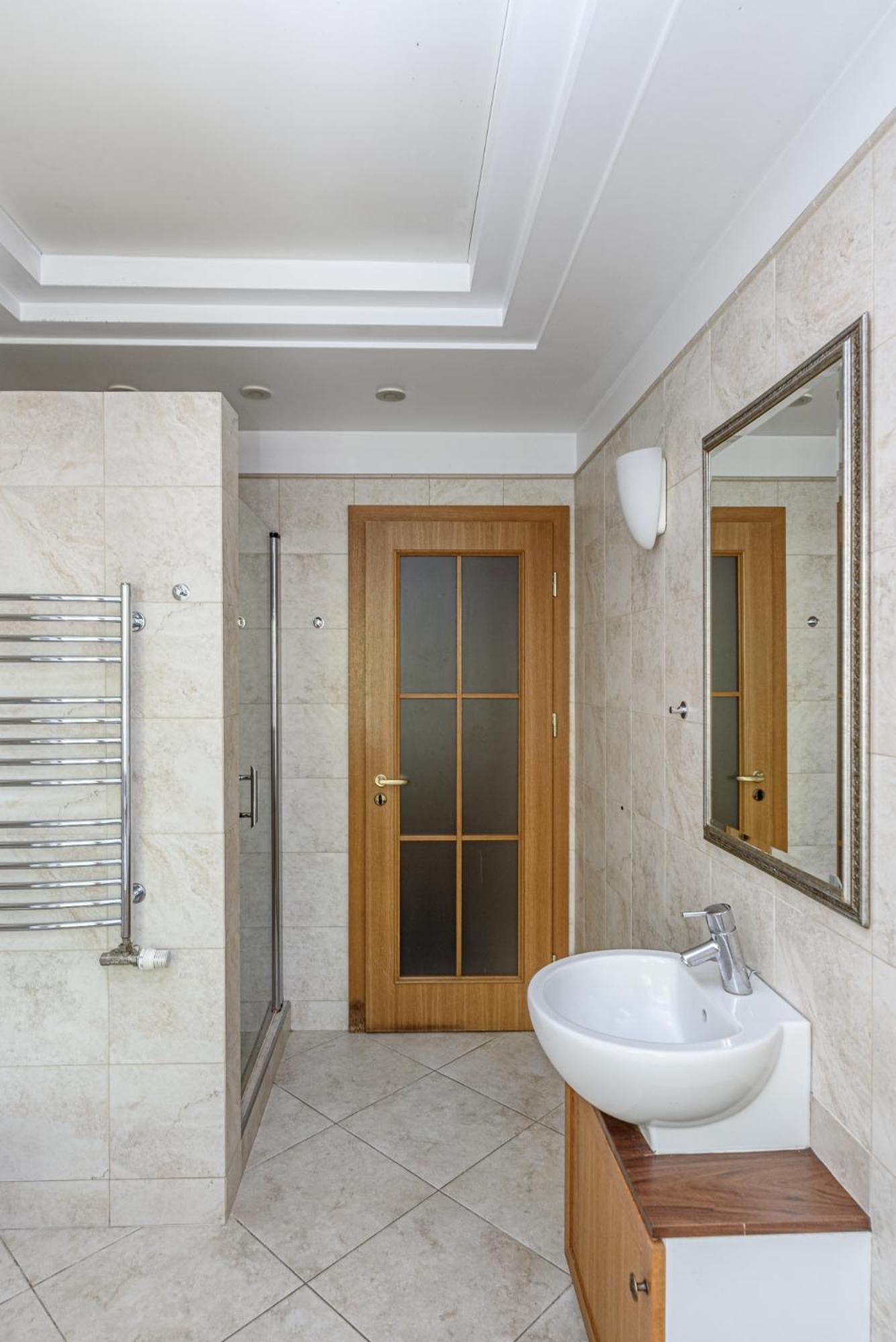 Jacuzzi Apartments X Free Parking X Self Check-In 24X7 By H&H Vilnius Luaran gambar